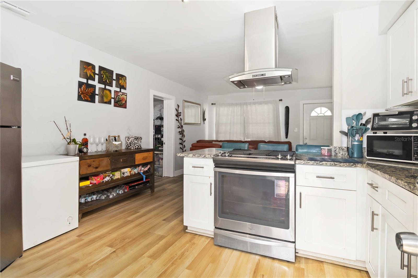 Image 4 of 18 For 925 Alford Street