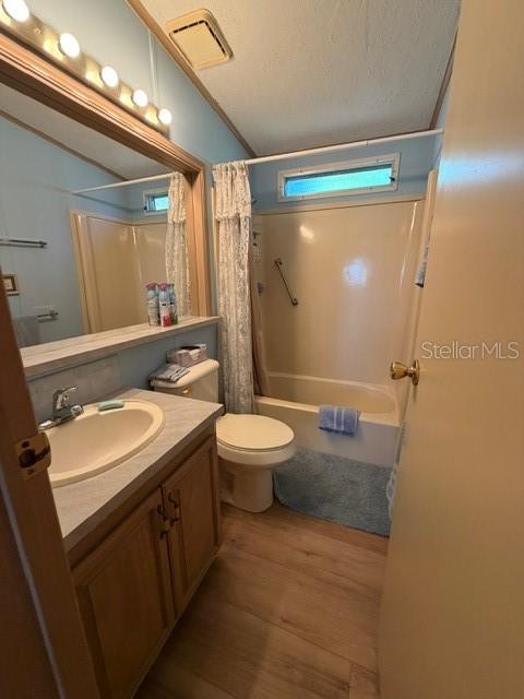 Image 29 of 68 For 194 Rosewood Drive