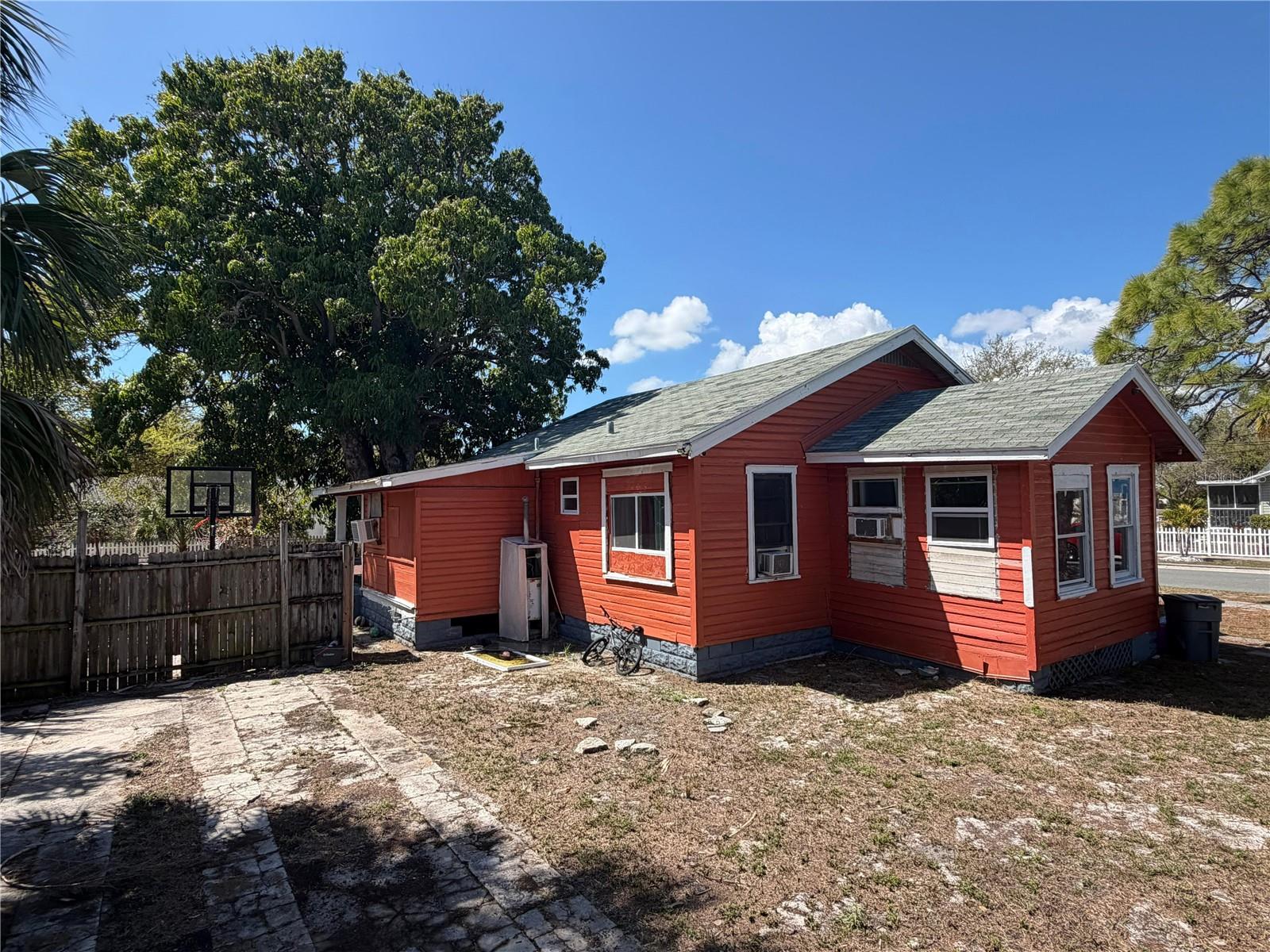 Image 2 of 2 For 2500 Oakdale Street S