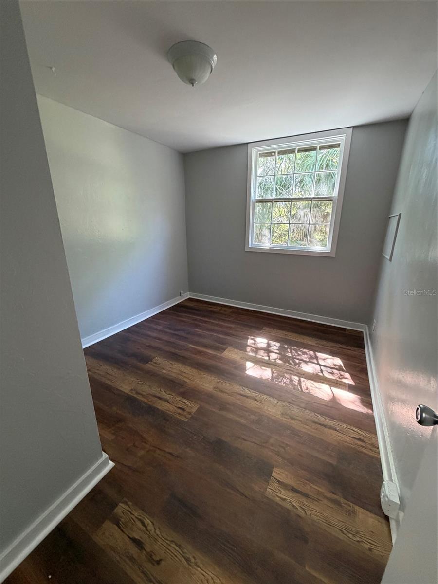 Image 11 of 17 For 325 Franklin Street