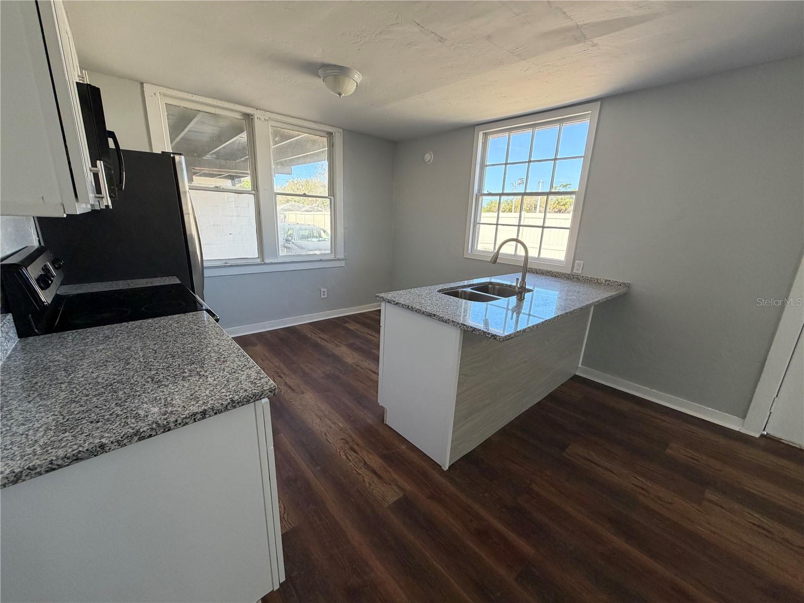 Image 2 of 17 For 325 Franklin Street