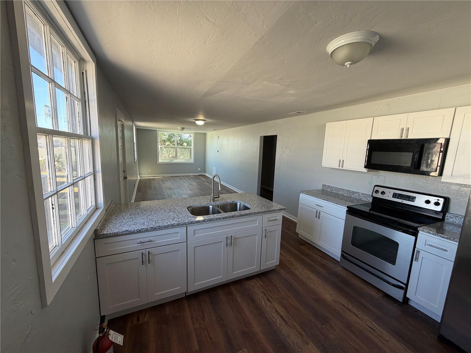 Image 3 of 17 For 325 Franklin Street