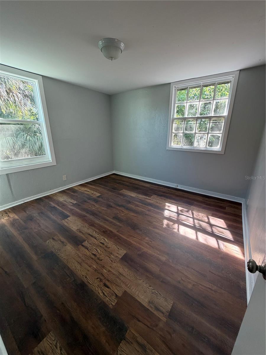 Image 8 of 17 For 325 Franklin Street