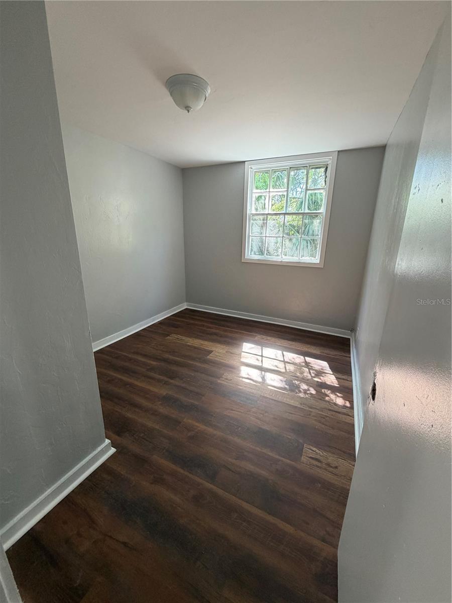 Image 9 of 17 For 325 Franklin Street