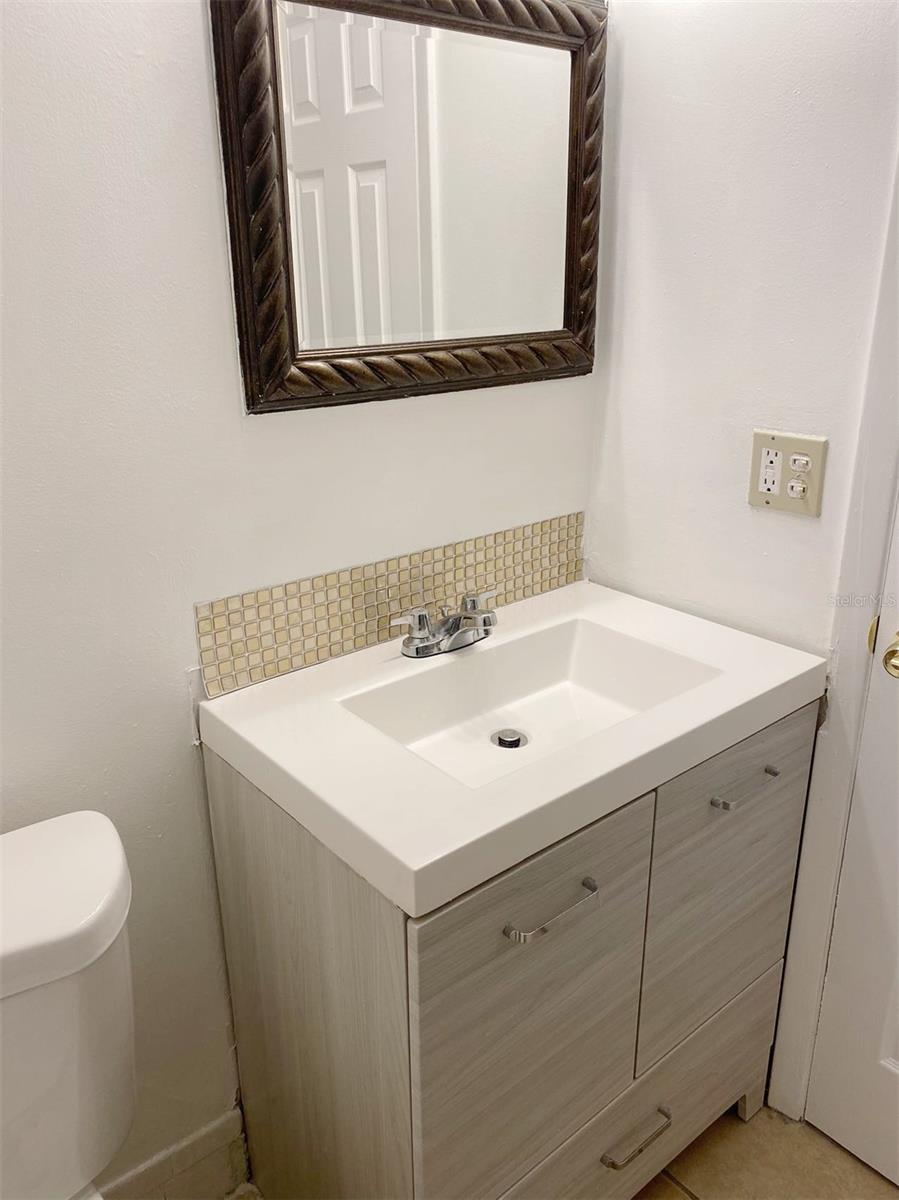 Image 15 of 18 For 411 Halifax Avenue 200