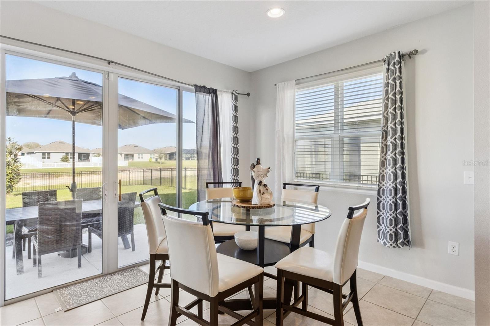 Image 10 of 51 For 252 Summershore Drive