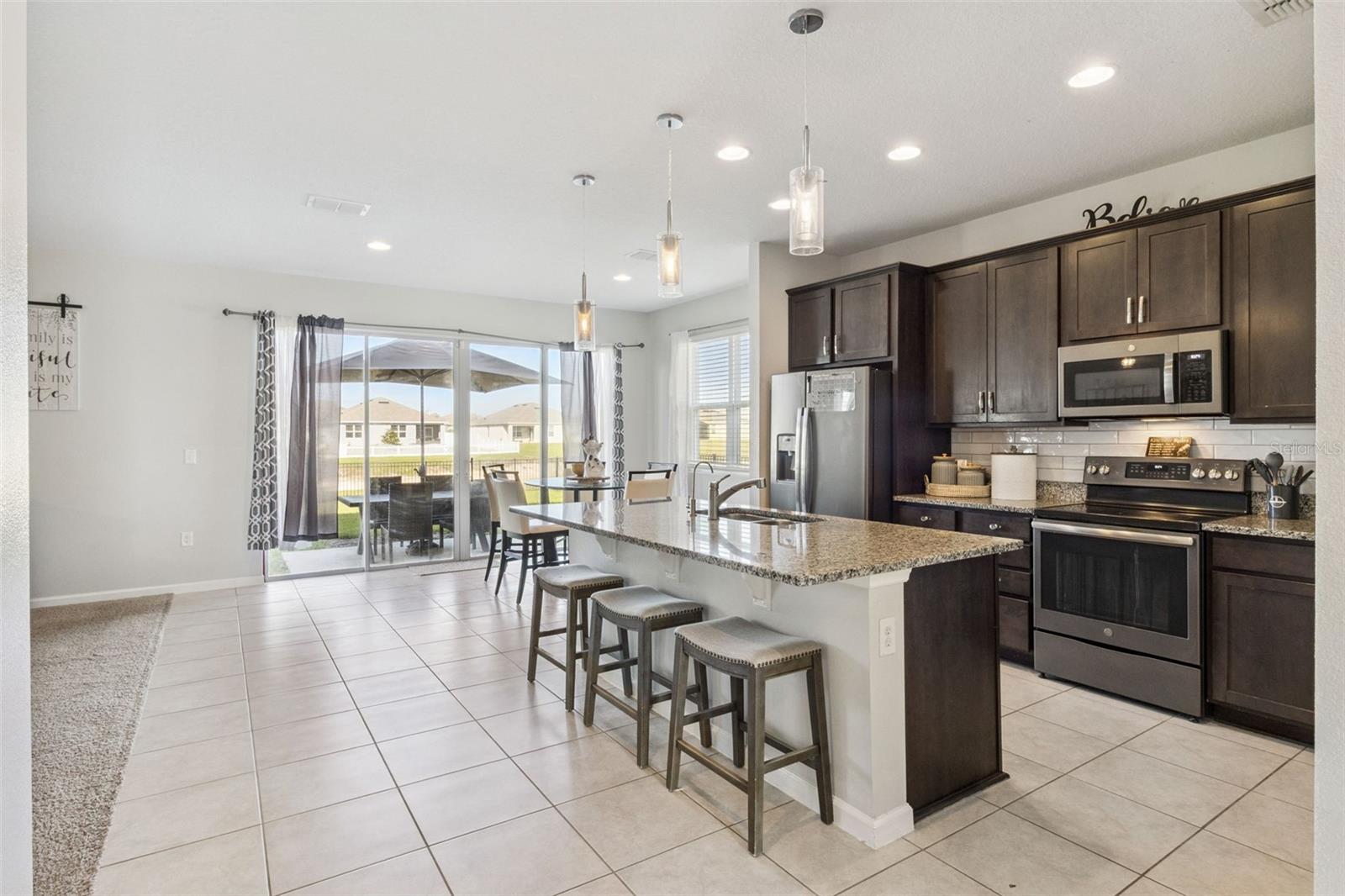 Image 11 of 51 For 252 Summershore Drive