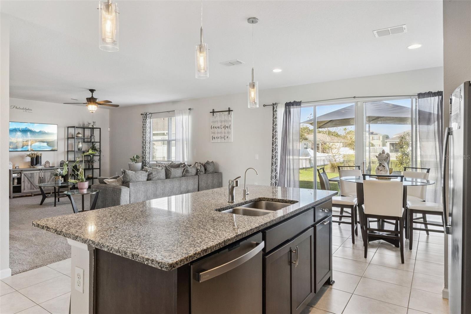 Image 12 of 51 For 252 Summershore Drive