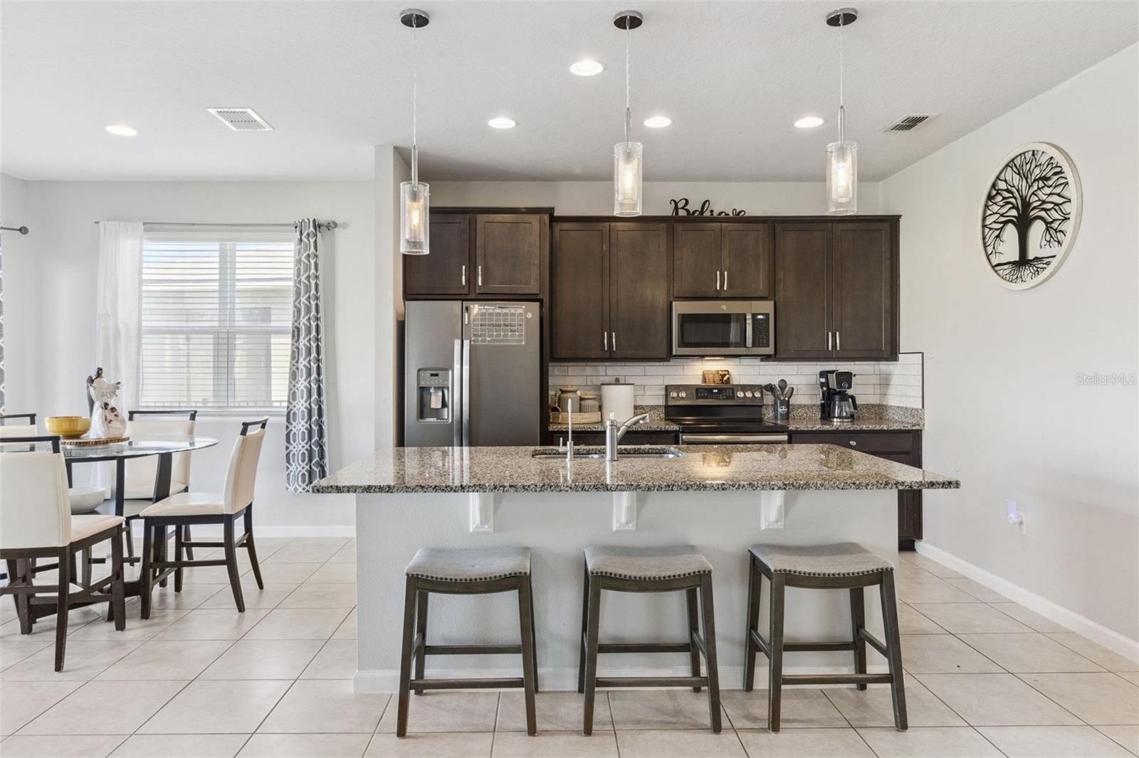 Image 13 of 51 For 252 Summershore Drive