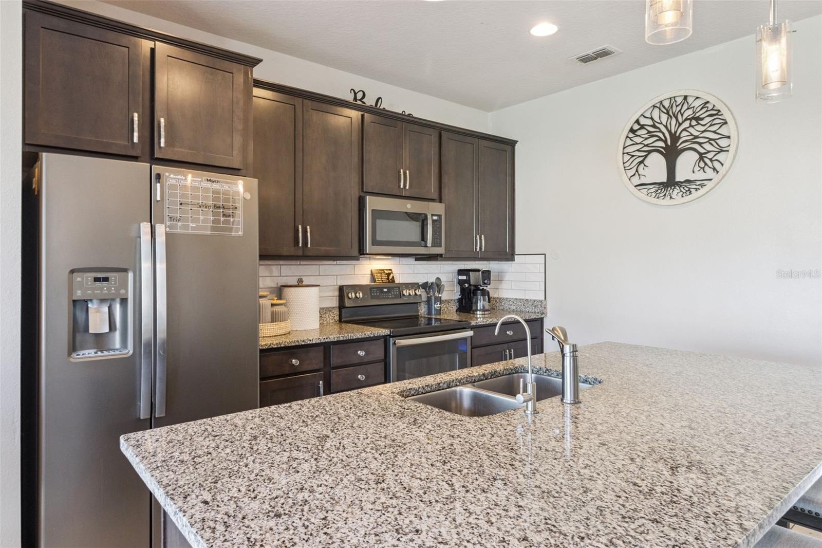 Image 15 of 51 For 252 Summershore Drive