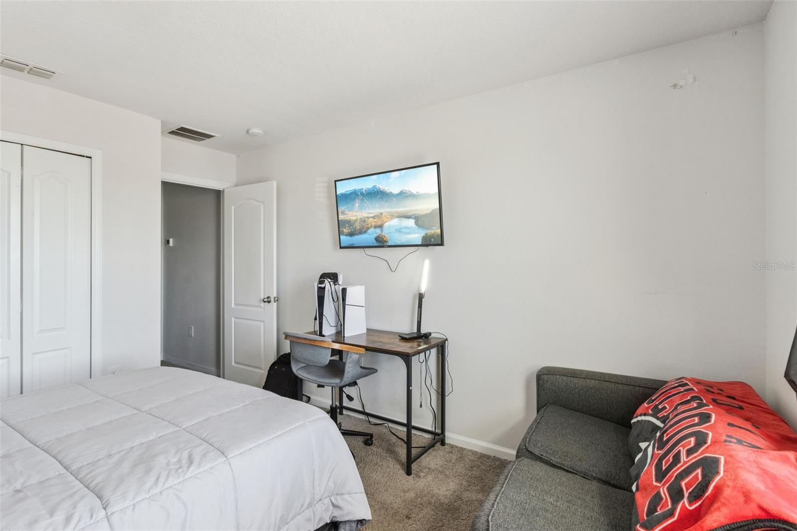 Image 26 of 51 For 252 Summershore Drive