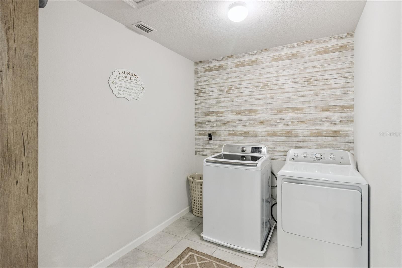 Image 33 of 51 For 252 Summershore Drive