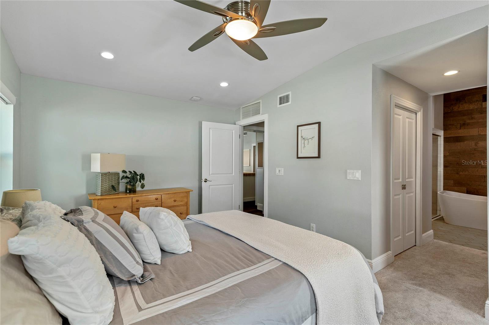 Image 25 of 50 For 150 Seneca Trail