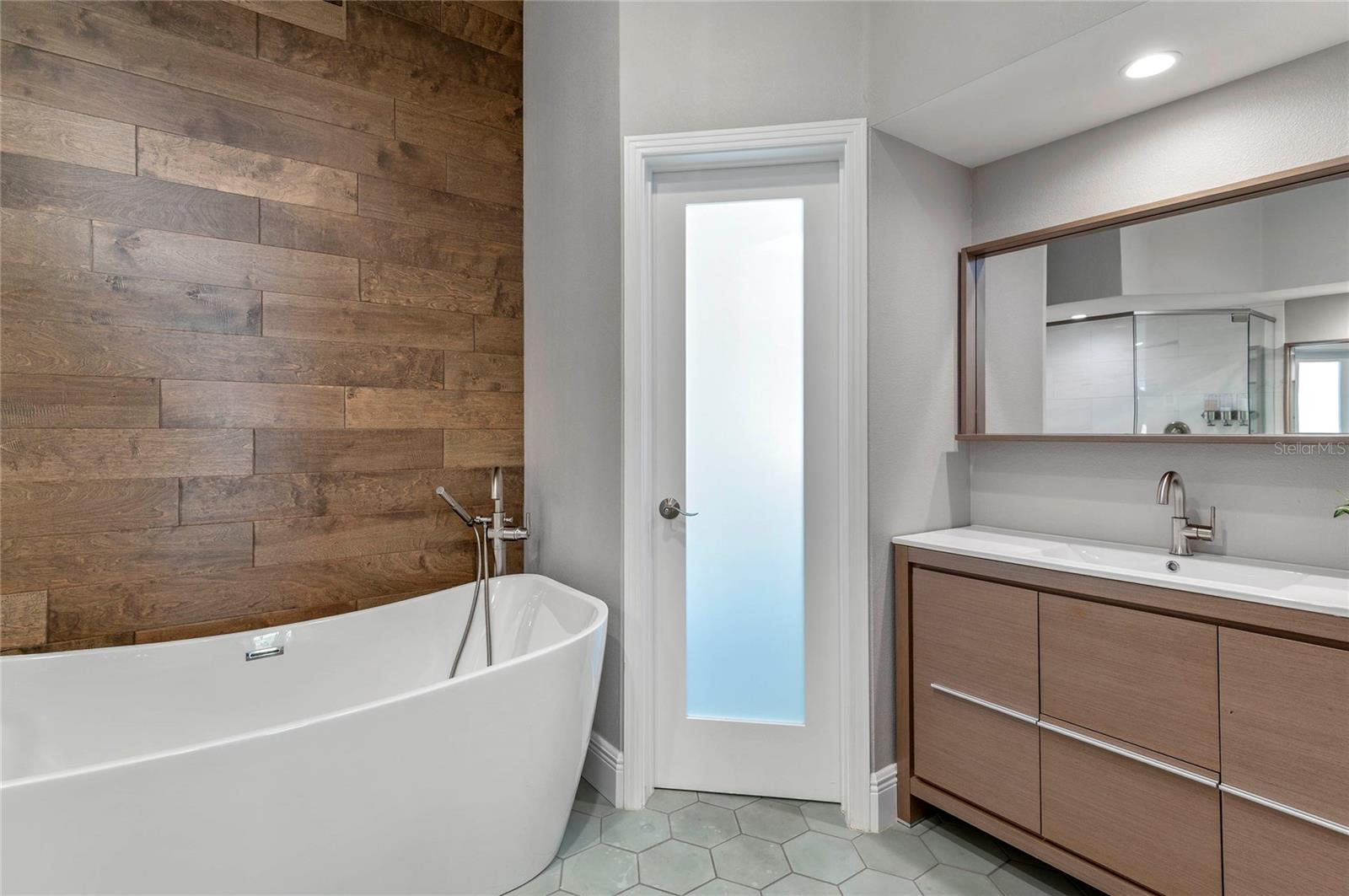 Image 28 of 50 For 150 Seneca Trail