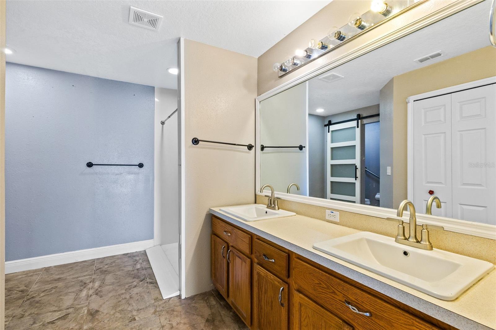 Image 11 of 28 For 853 Franconville Court