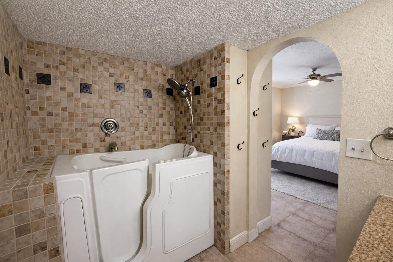 Image 8 of 14 For 125 Water Front Way 110