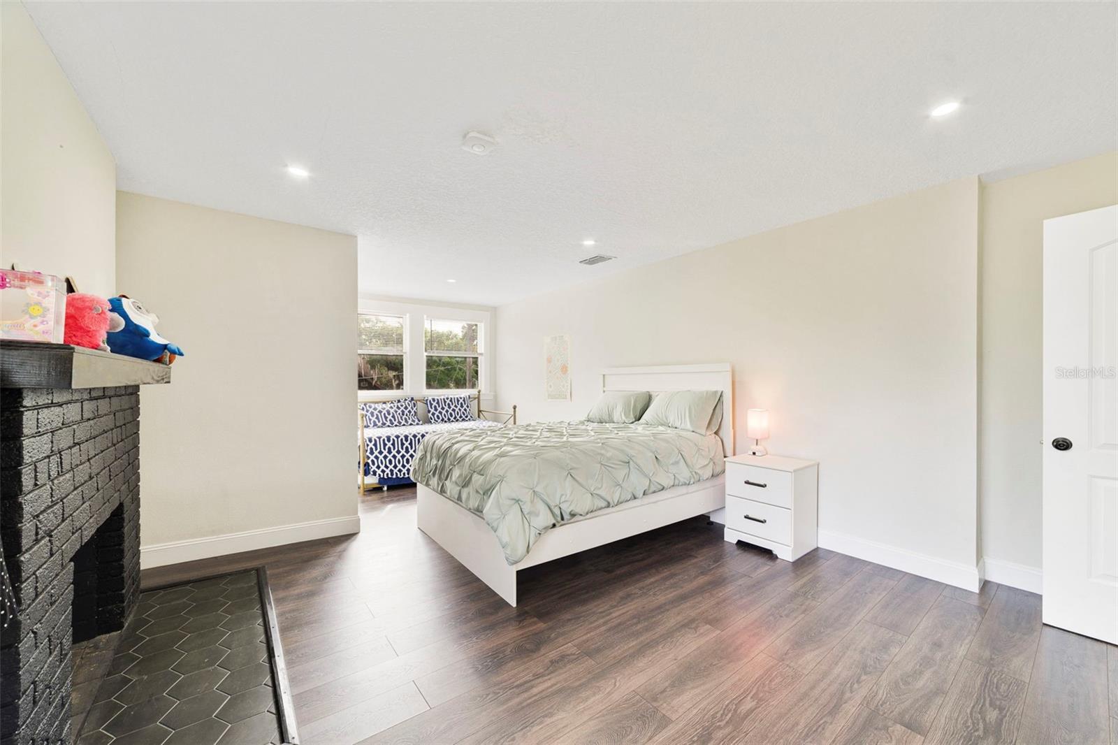 Image 17 of 29 For 500 Osceola Avenue