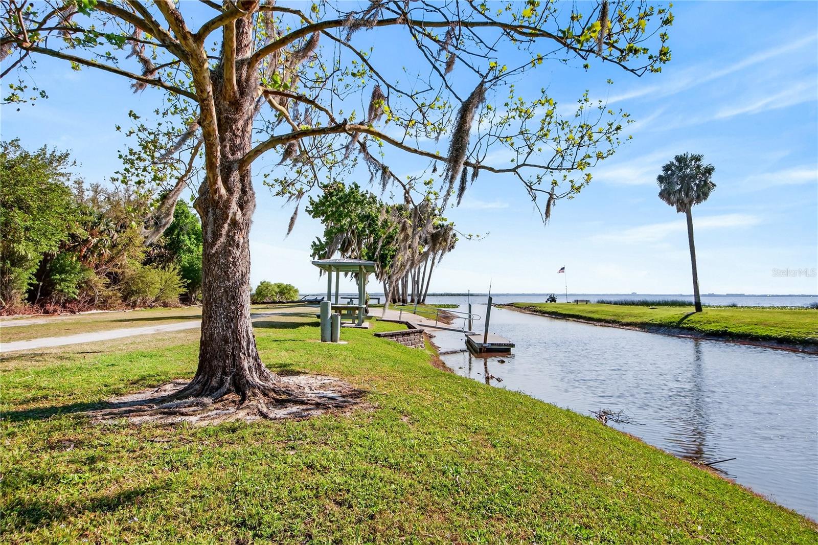 Image 2 of 65 For 424 Stone Island Road