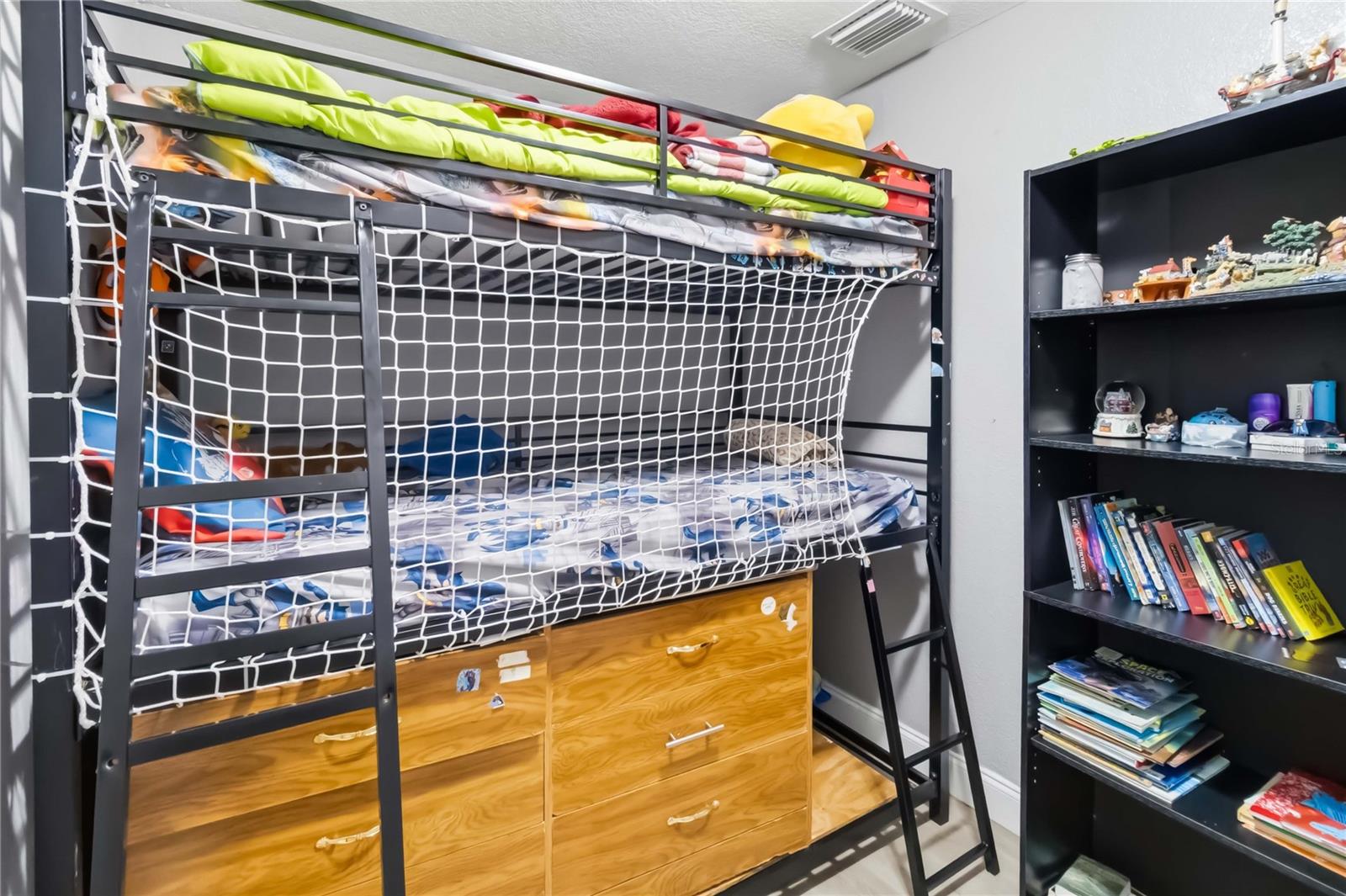 Image 18 of 38 For 3545 Greenfield Avenue