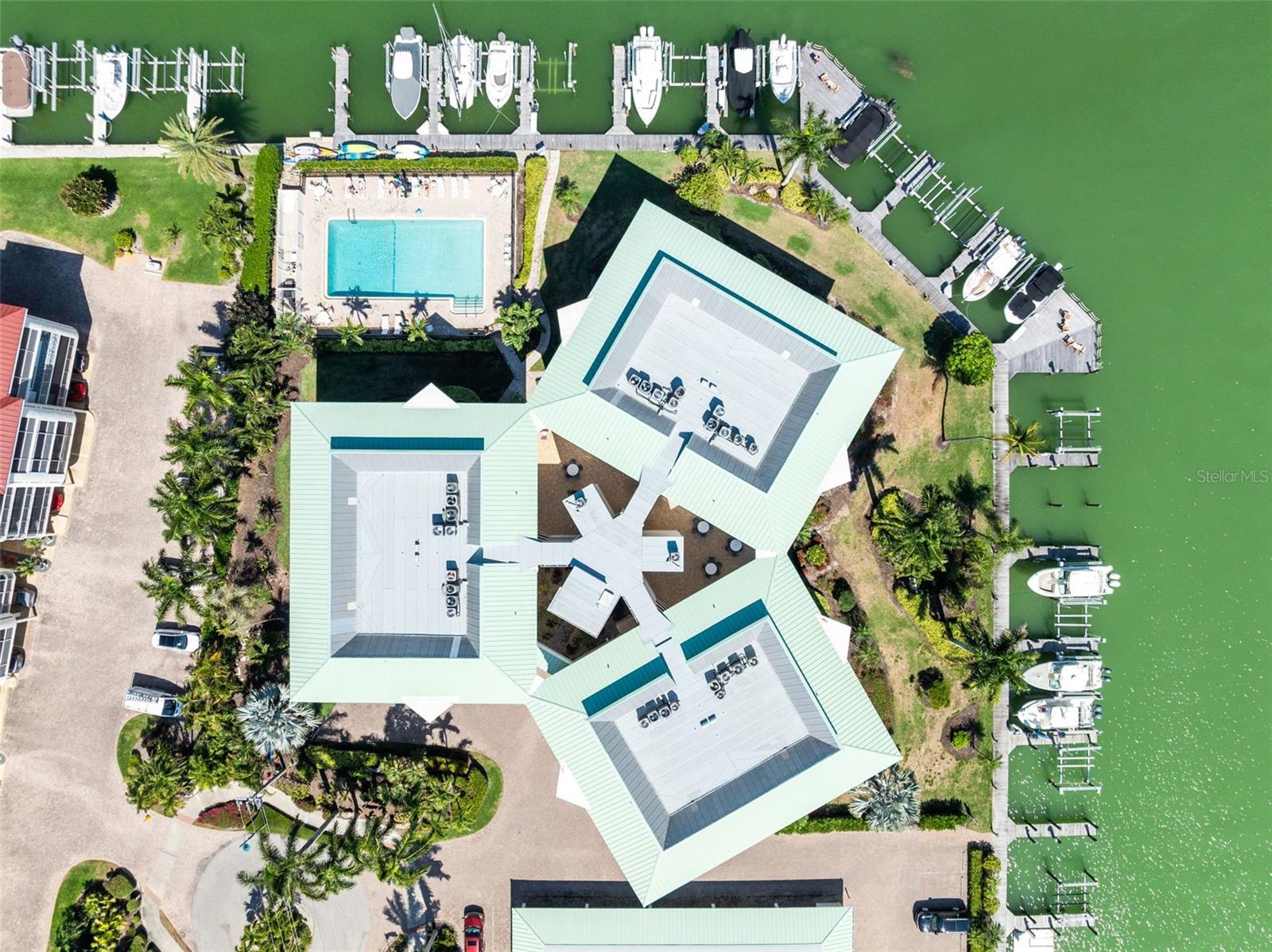 Image 14 of 77 For 845 Collier Court 306