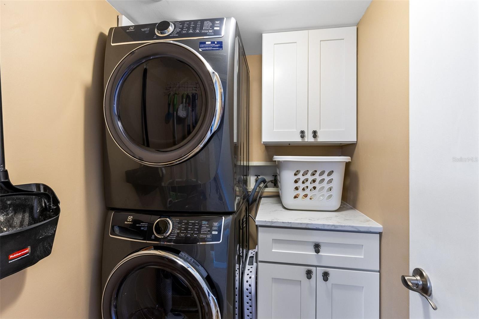 Image 20 of 77 For 845 Collier Court 306