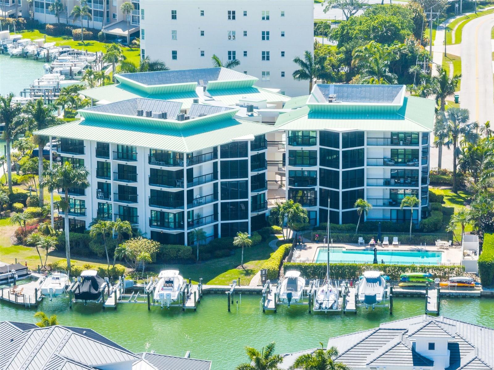 Image 6 of 77 For 845 Collier Court 306