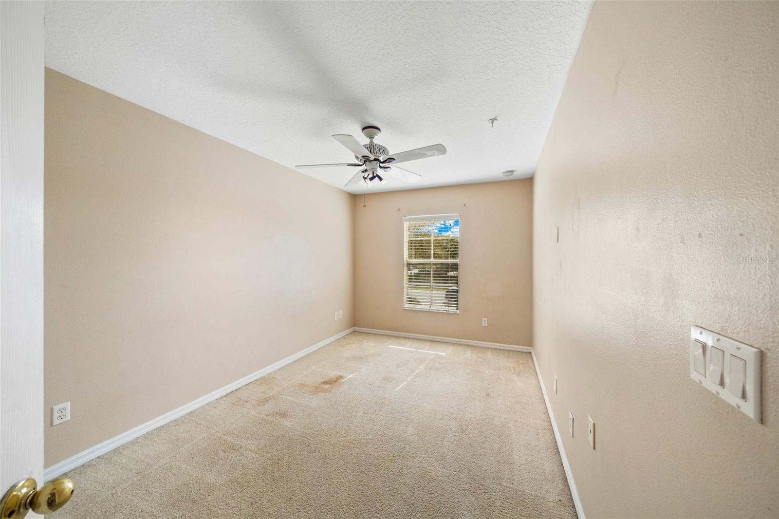 Image 11 of 22 For 9434 Silver Buttonwood Street