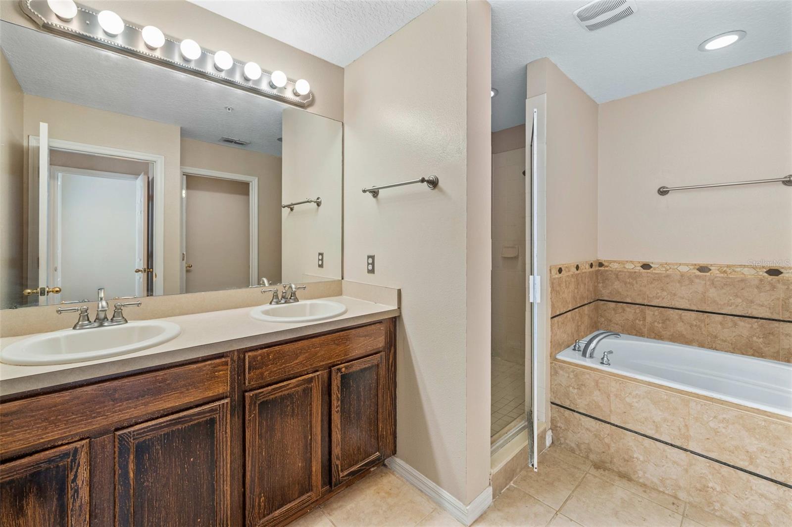 Image 12 of 22 For 9434 Silver Buttonwood Street