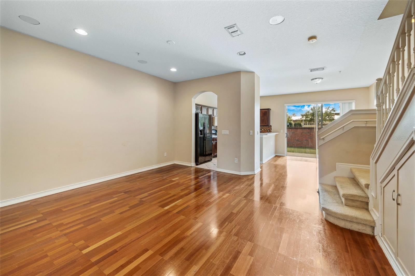 Image 3 of 22 For 9434 Silver Buttonwood Street