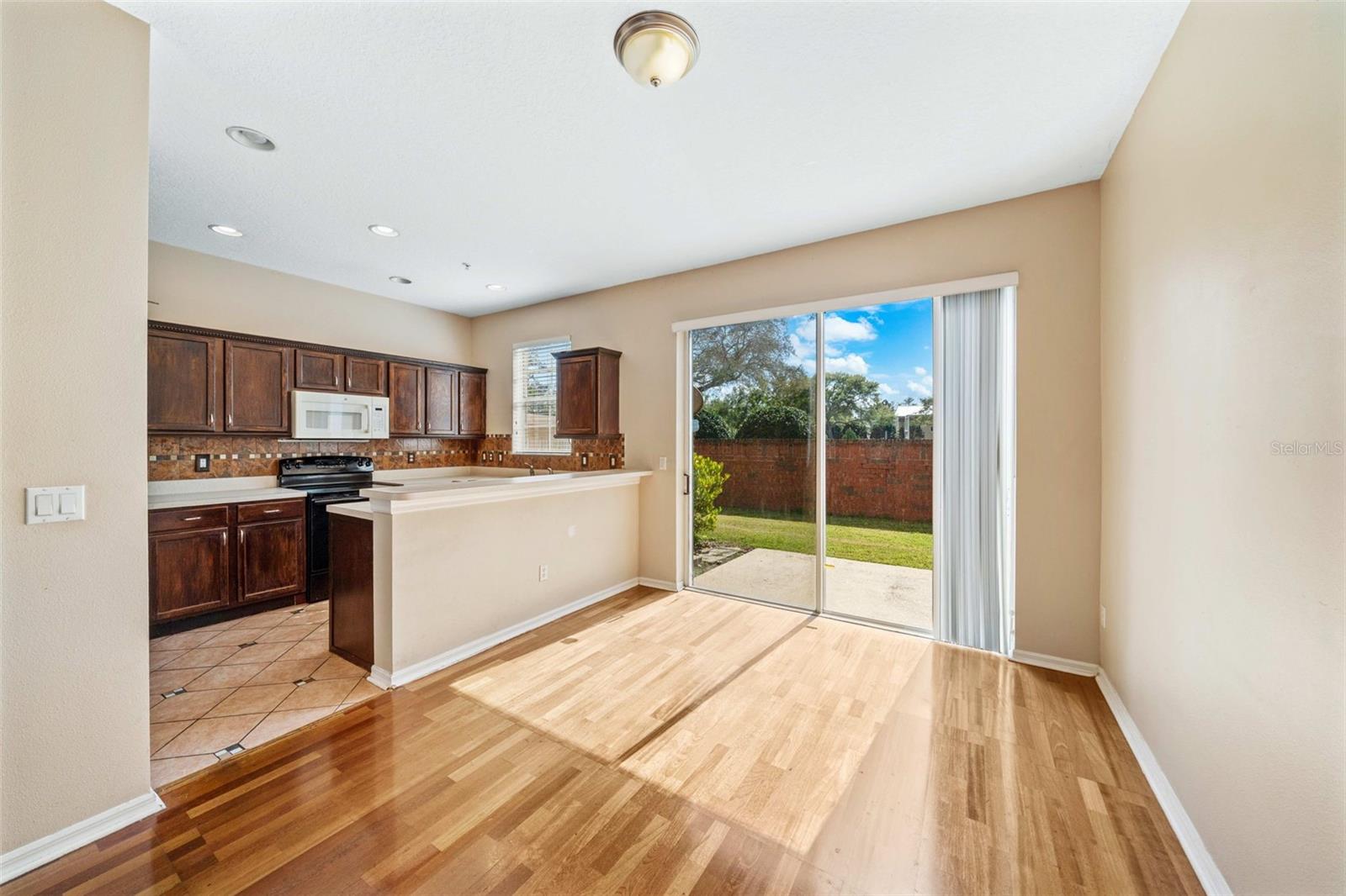 Image 4 of 22 For 9434 Silver Buttonwood Street