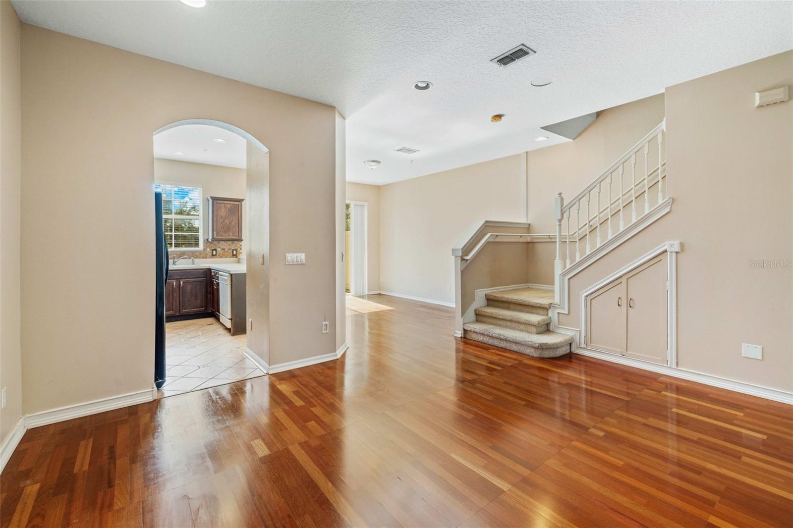 Image 5 of 22 For 9434 Silver Buttonwood Street