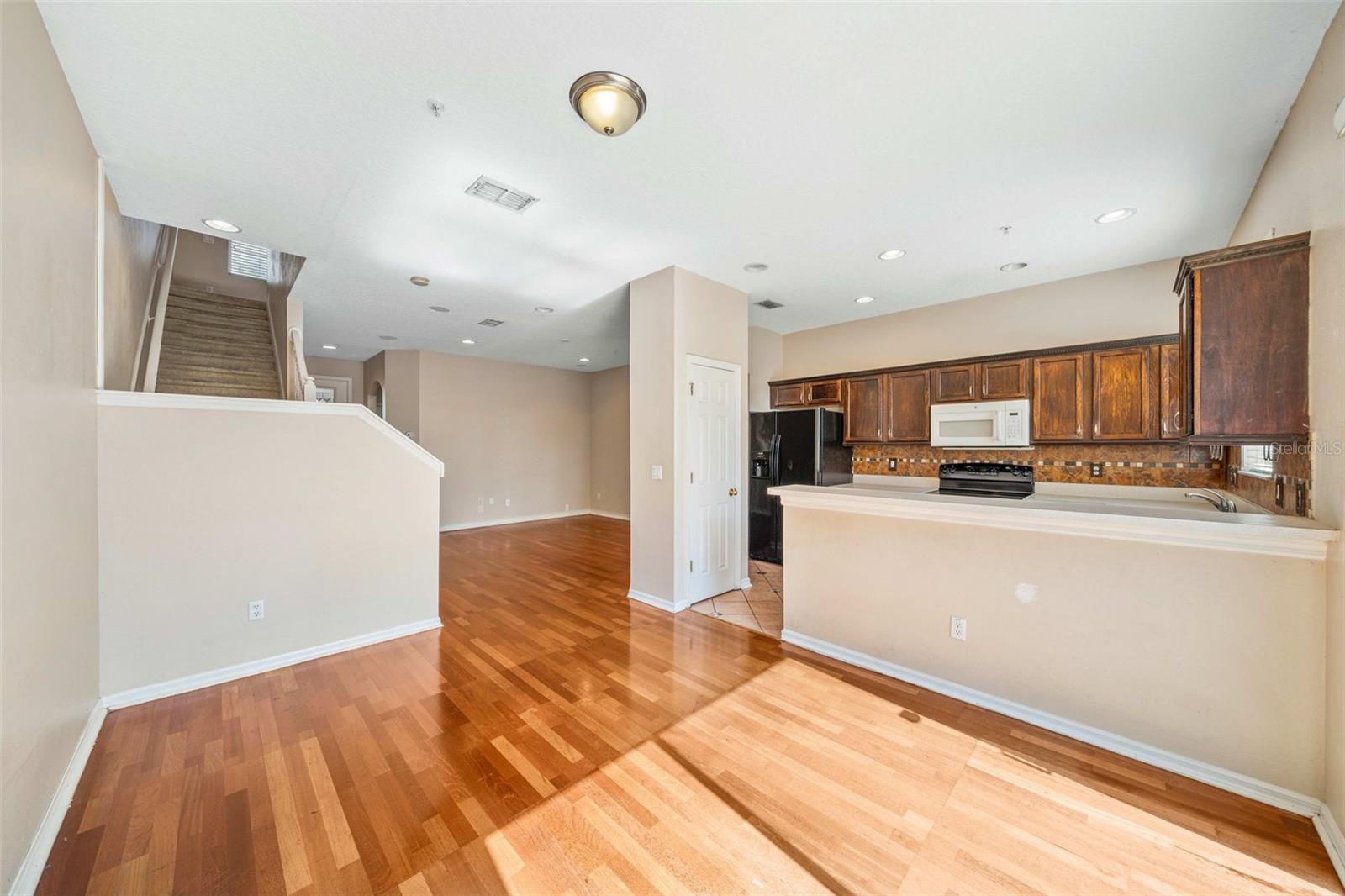 Image 6 of 22 For 9434 Silver Buttonwood Street