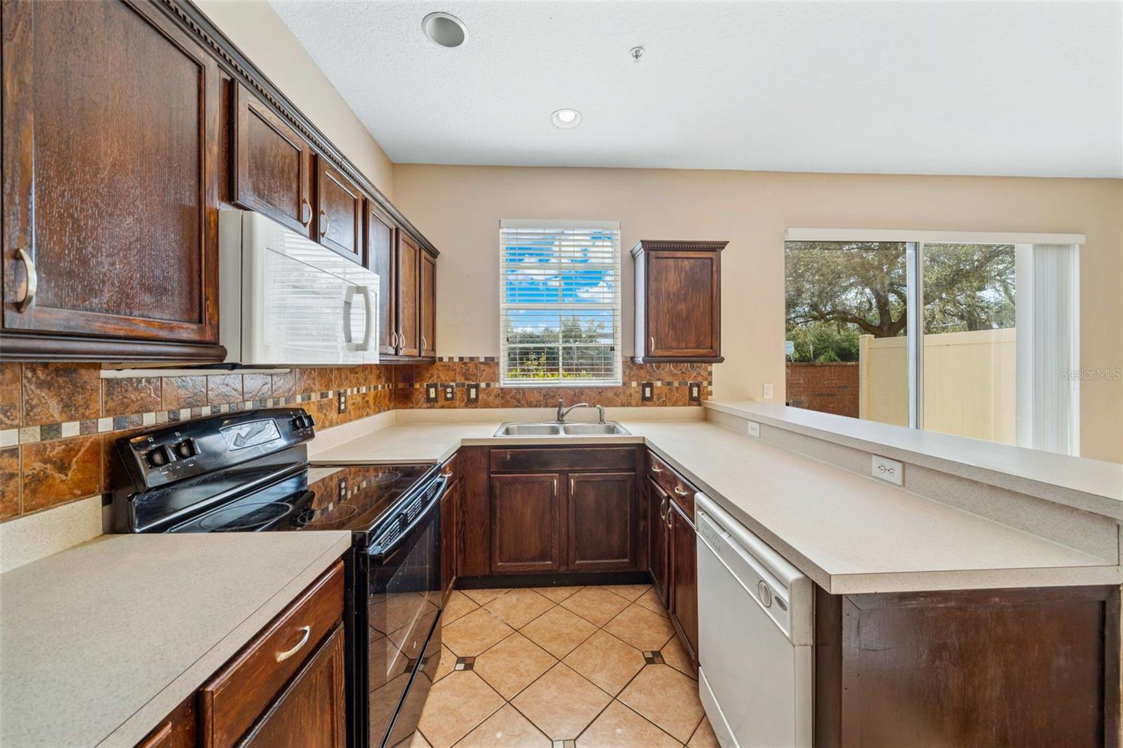 Image 8 of 22 For 9434 Silver Buttonwood Street