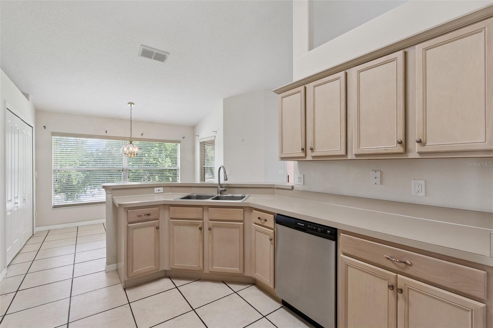 Image 10 of 48 For 827 Princeton Drive