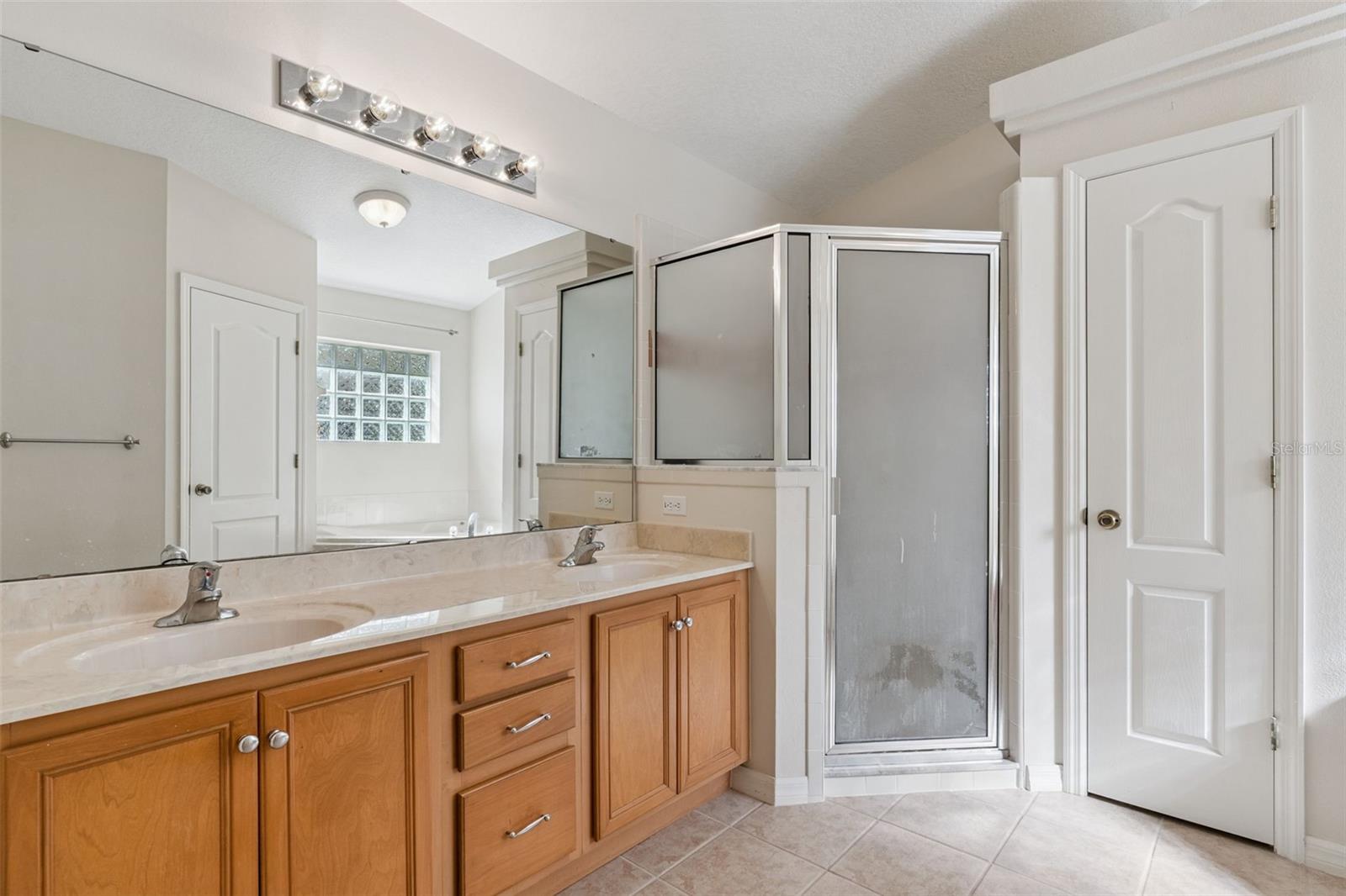 Image 20 of 48 For 827 Princeton Drive