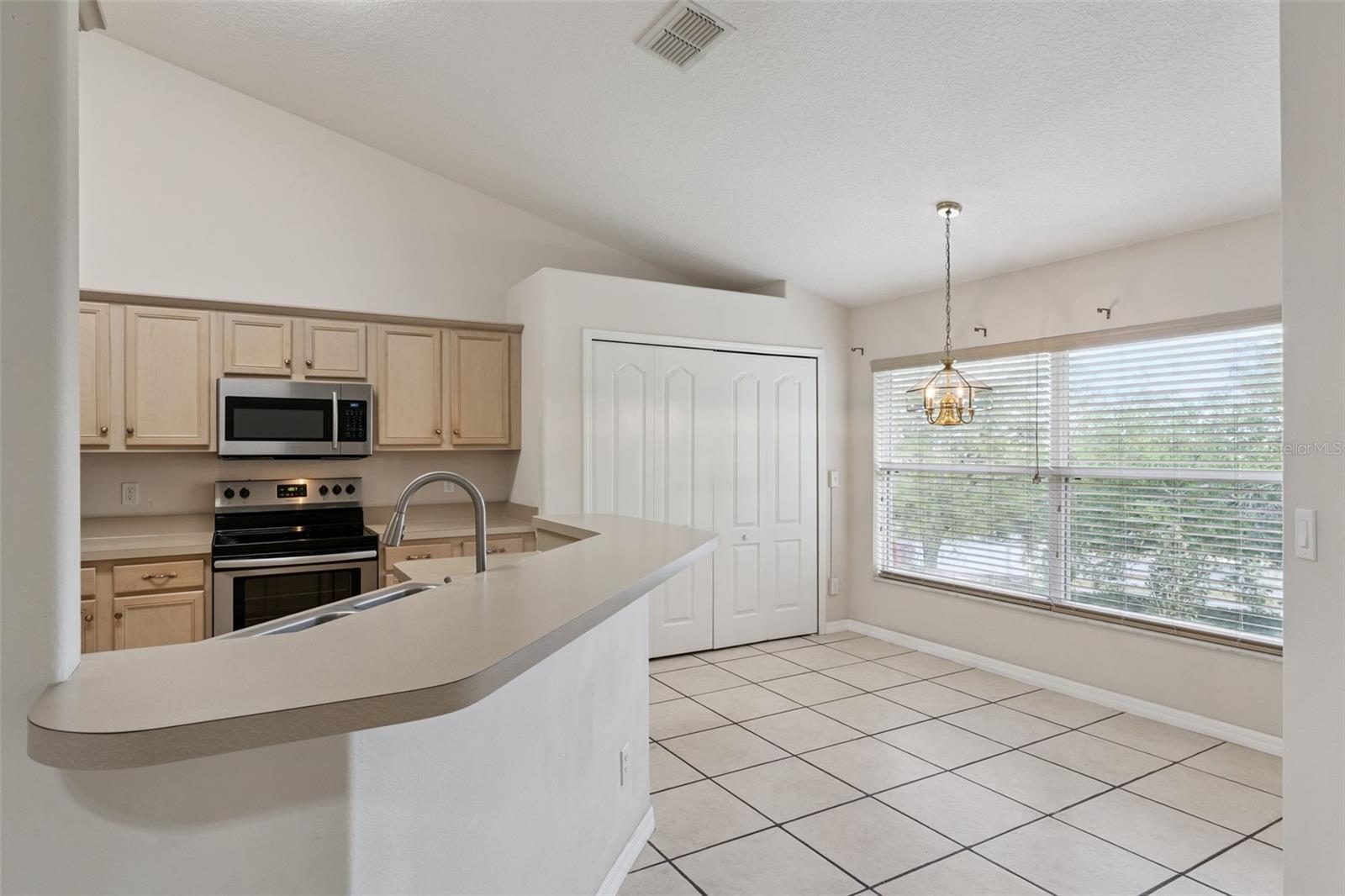 Image 8 of 48 For 827 Princeton Drive