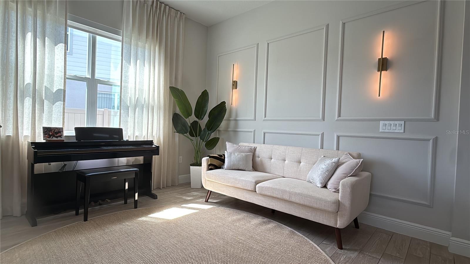 Image 16 of 68 For 10275 Park Estates Avenue