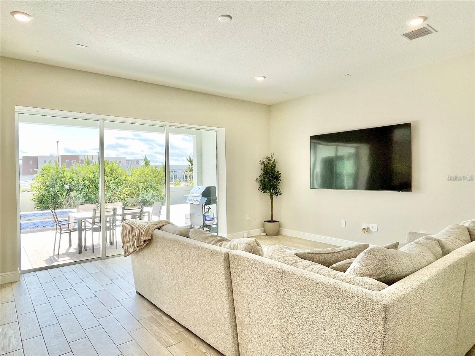 Image 17 of 68 For 10275 Park Estates Avenue