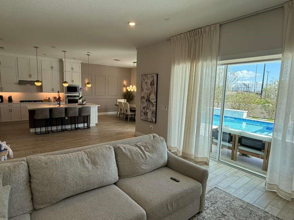 Image 19 of 68 For 10275 Park Estates Avenue