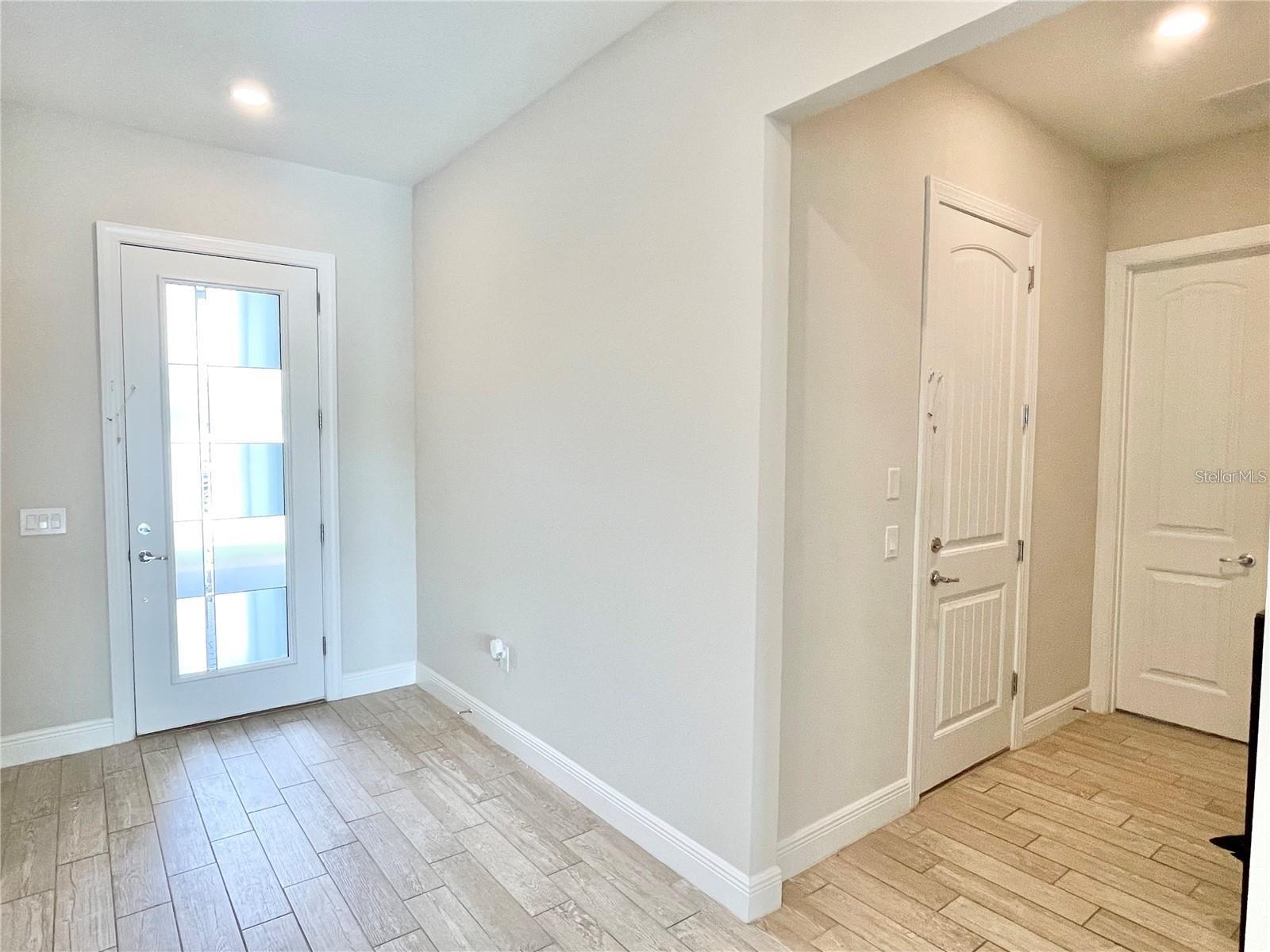 Image 21 of 68 For 10275 Park Estates Avenue