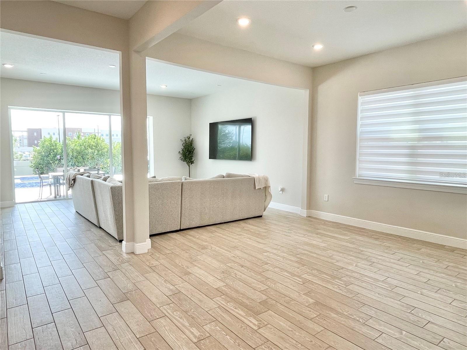 Image 25 of 68 For 10275 Park Estates Avenue