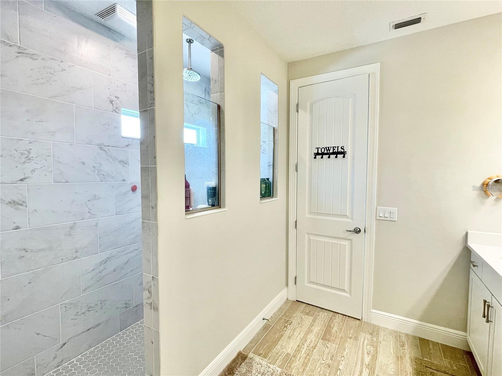 Image 38 of 68 For 10275 Park Estates Avenue