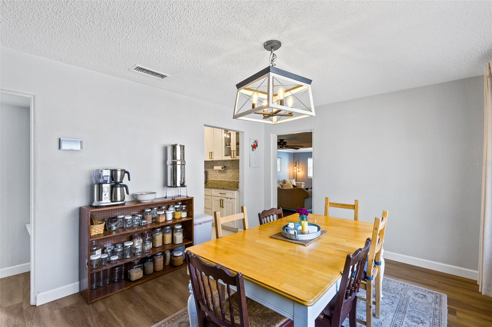 Image 10 of 43 For 2013 Holly Avenue