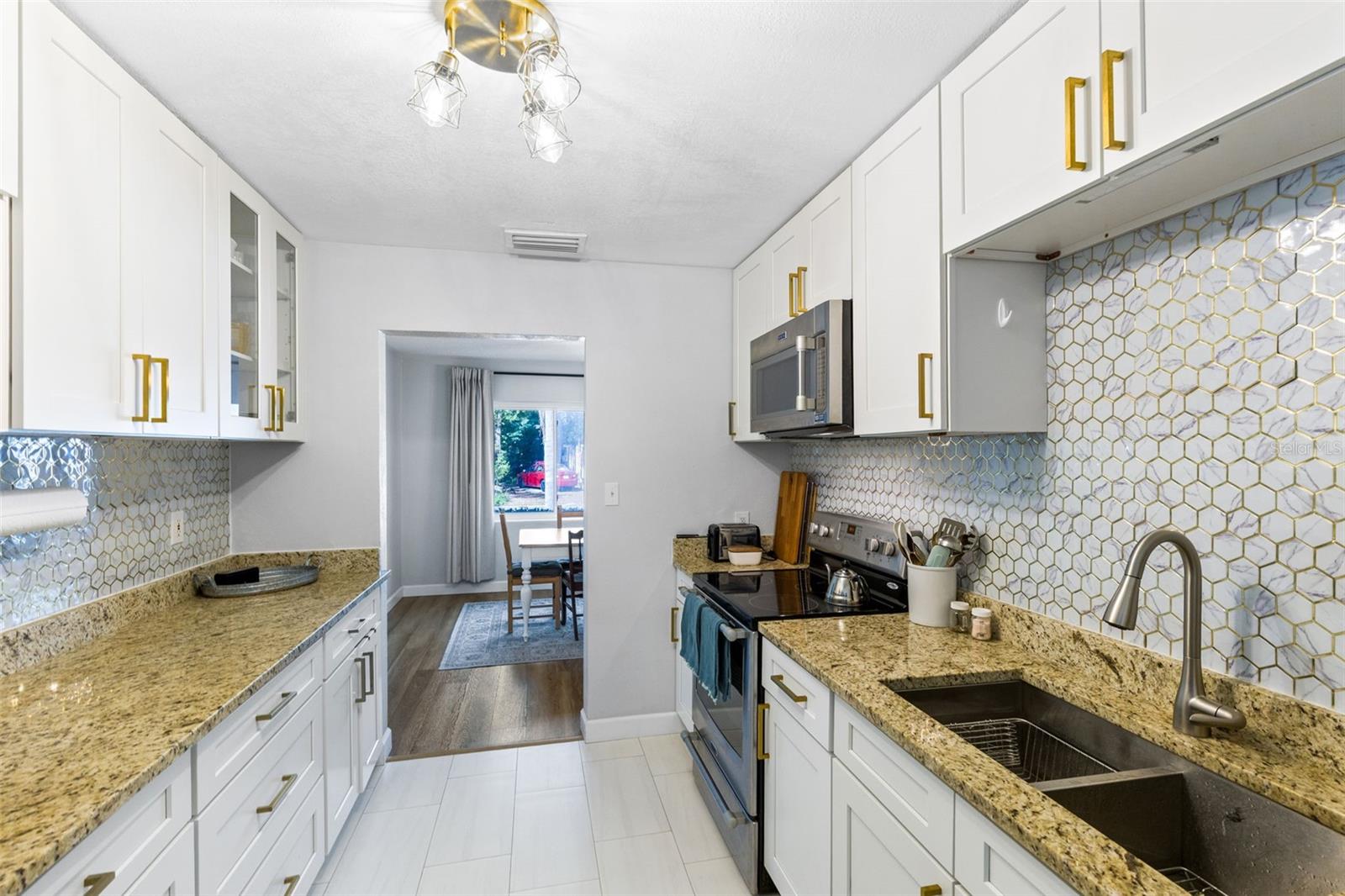 Image 11 of 43 For 2013 Holly Avenue