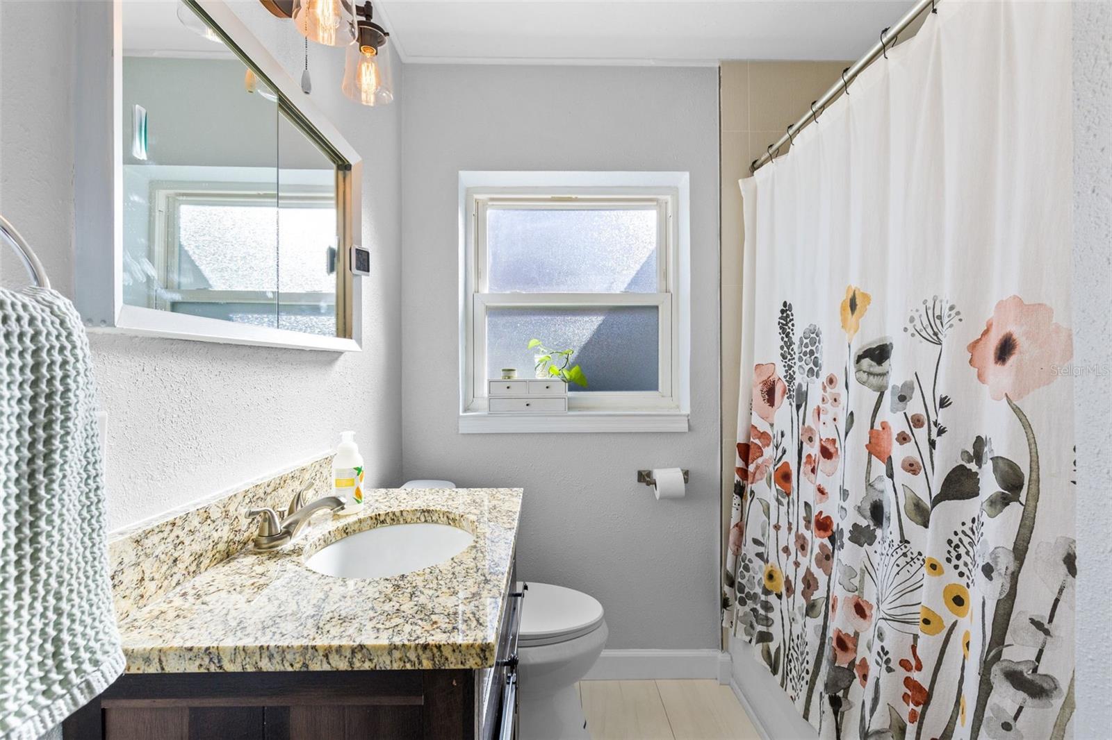 Image 20 of 43 For 2013 Holly Avenue