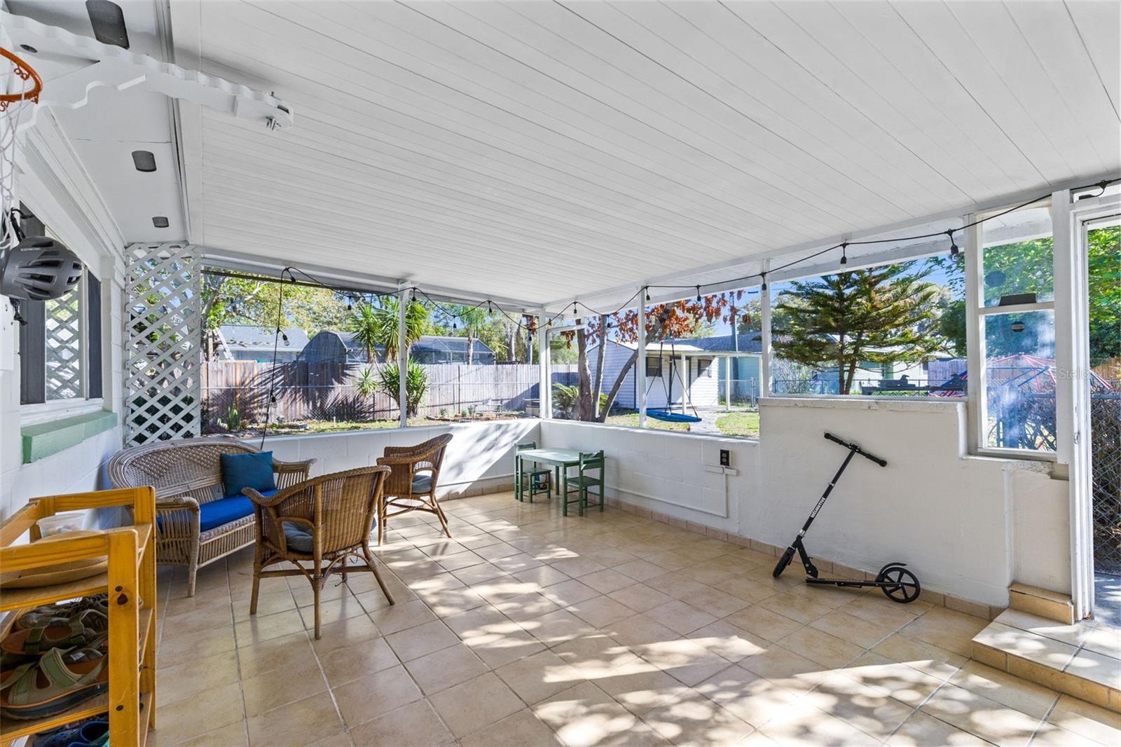 Image 23 of 43 For 2013 Holly Avenue