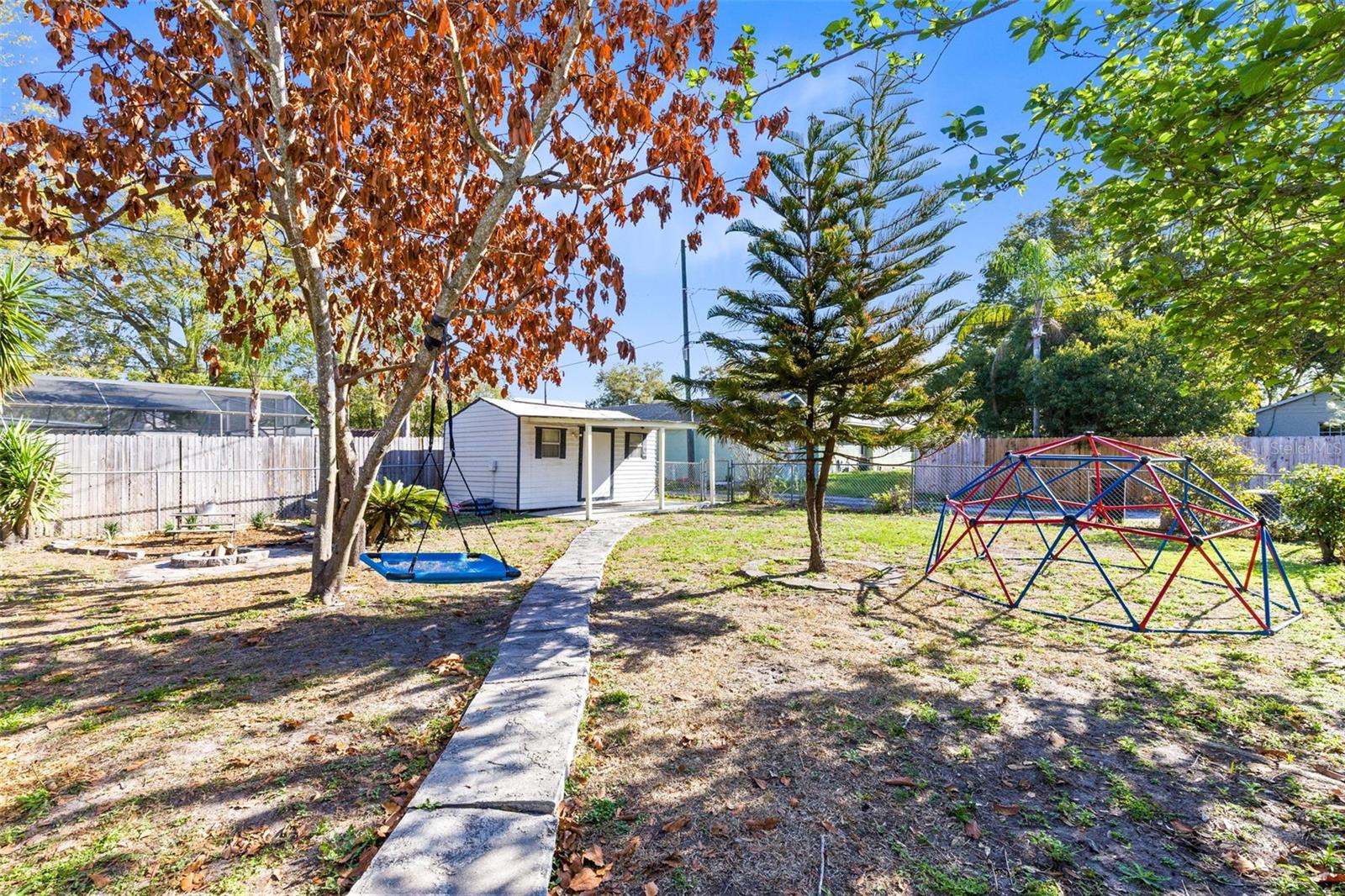 Image 25 of 43 For 2013 Holly Avenue