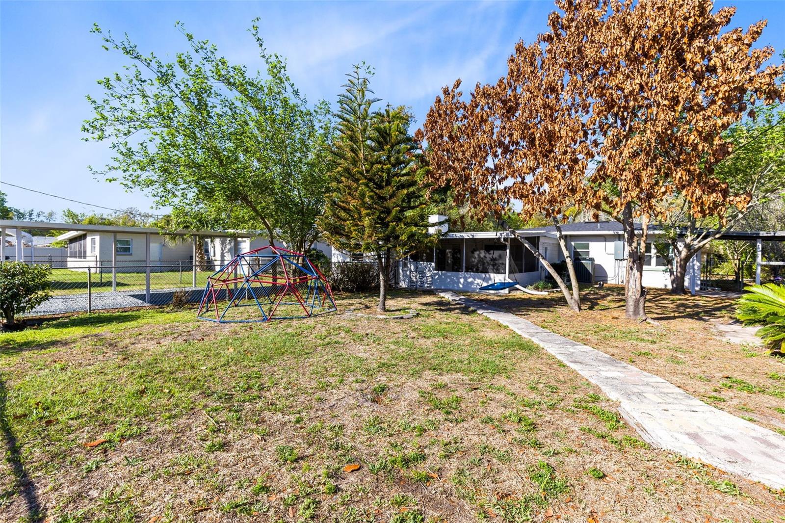 Image 27 of 43 For 2013 Holly Avenue