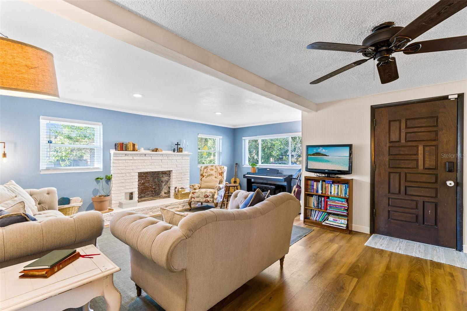 Image 3 of 43 For 2013 Holly Avenue