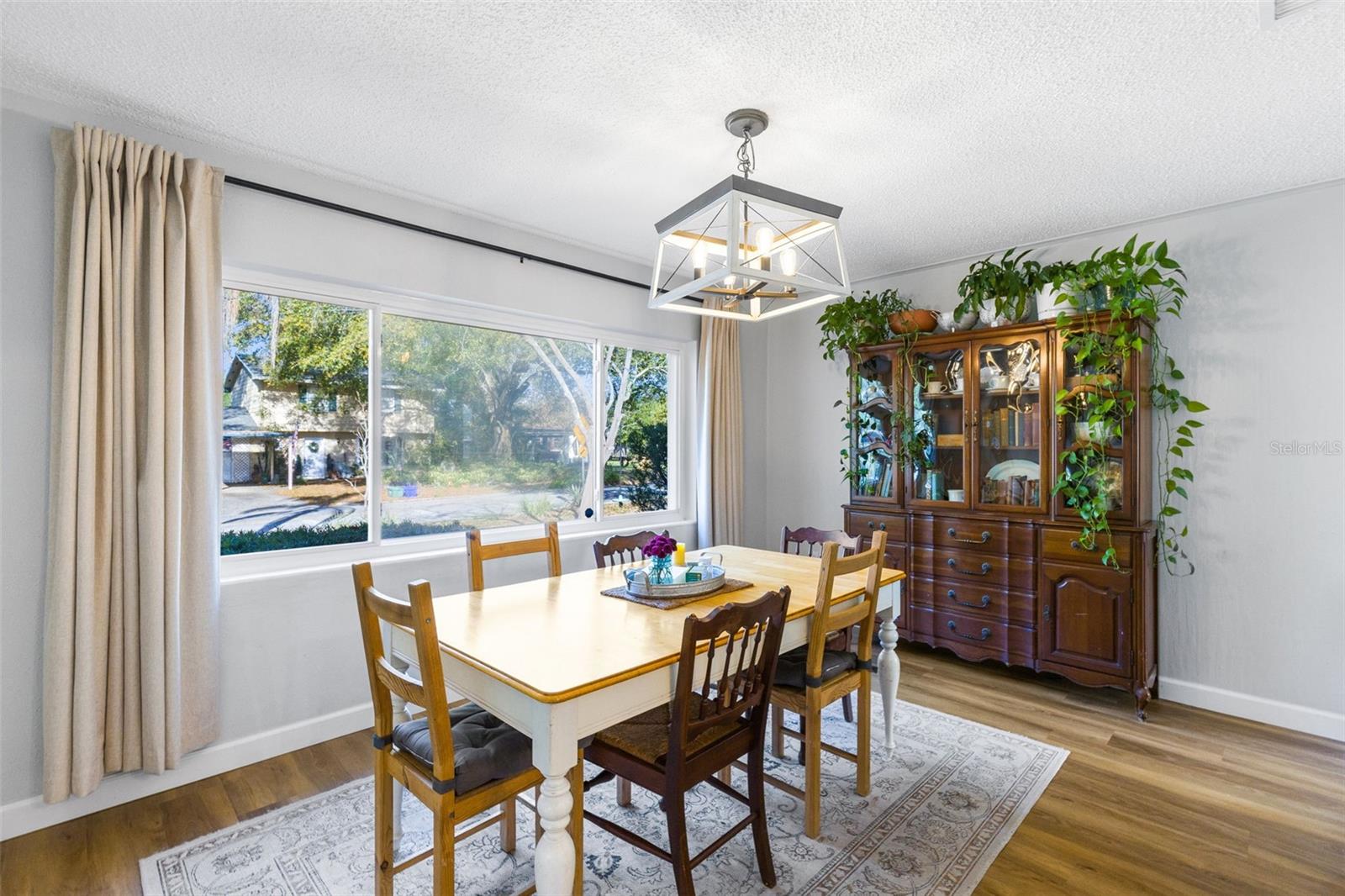 Image 9 of 43 For 2013 Holly Avenue